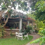 Vườn Nhà Ngoại Garden Homestay